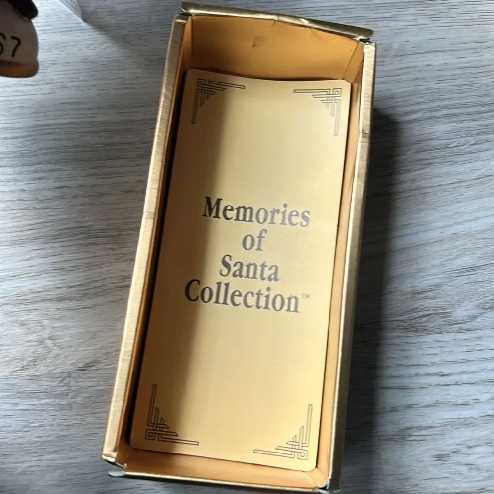 Vintage 1991 The memories of Santa Collection preloved ❤️EUC
